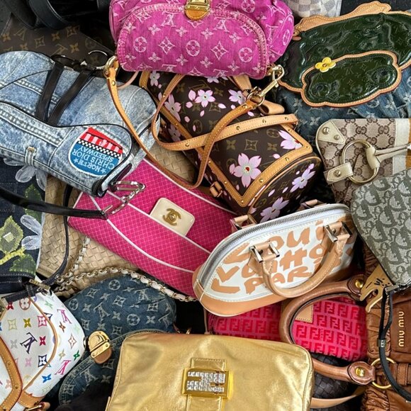 Welcome to my closet! <3 - Picture 1 of 1